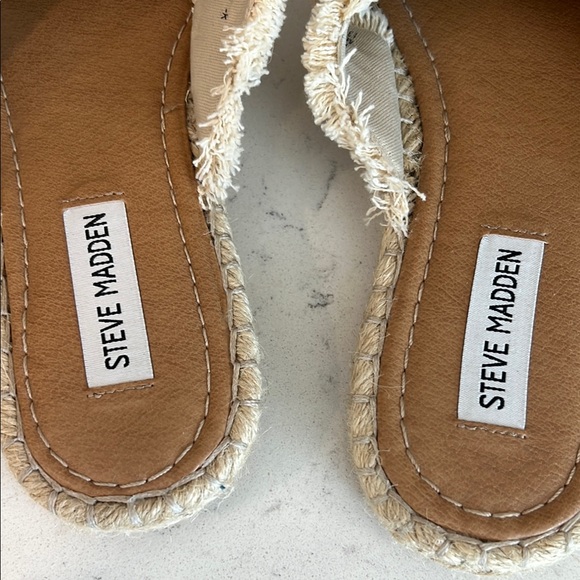 Like New - Steve Madden Women's Zelina Slide Sandals, Natural, 7 - Picture 3 of 16